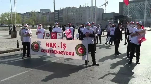 HAK-İŞ, TAKSİM CUMHURİYET ANITI'NA ÇELENK BIRAKTI -2