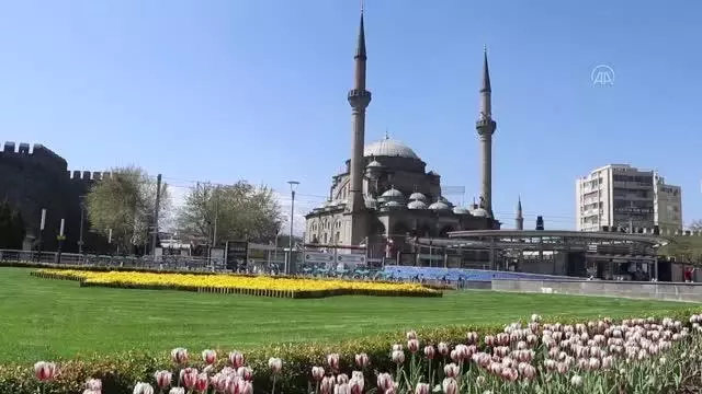 Başkentte 'tam kapanma'nın ikinci gününde sessizlik hakim Başkentte 'tam kapanma'nın ikinci gününde sessizlik hakim