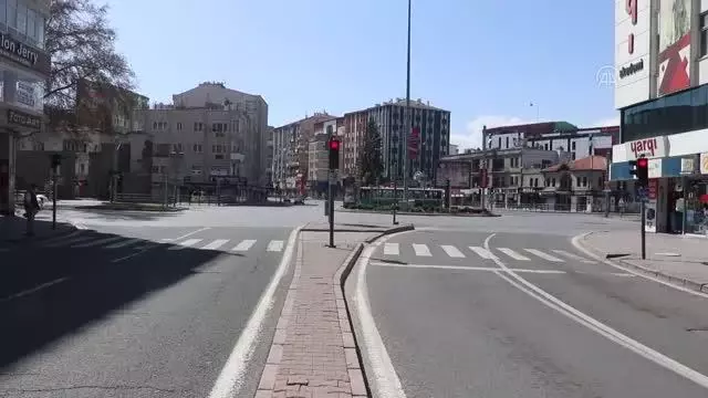 Başkentte 'tam kapanma'nın ikinci gününde sessizlik hakim Başkentte 'tam kapanma'nın ikinci gününde sessizlik hakim