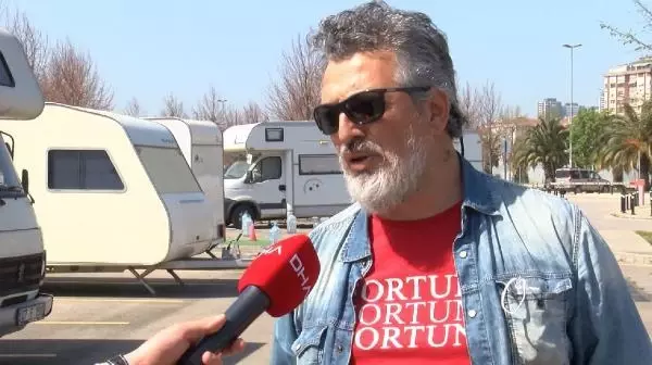 İSTANBUL'DA TAM KAPANMAYI KARAVANLARINDA GEÇİRİYORLAR İSTANBUL'DA TAM KAPANMAYI KARAVANLARINDA GEÇİRİYORLAR