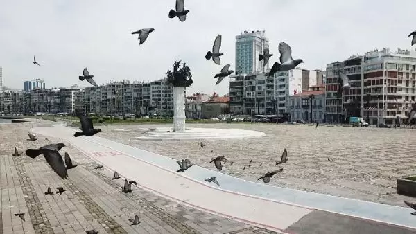 Son dakika haberleri... İzmir'de izinsiz 1 Mayıs gösterilerine 10 gözaltı (2)