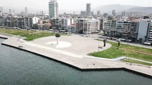 Son dakika haberleri... İzmir'de izinsiz 1 Mayıs gösterilerine 10 gözaltı (2)