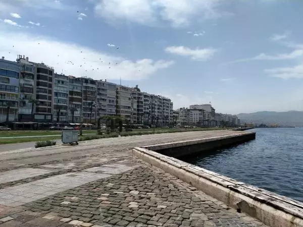 Son dakika haberleri... İzmir'de izinsiz 1 Mayıs gösterilerine 10 gözaltı (2) Son dakika haberleri... İzmir'de izinsiz 1 Mayıs gösterilerine 10 gözaltı (2)