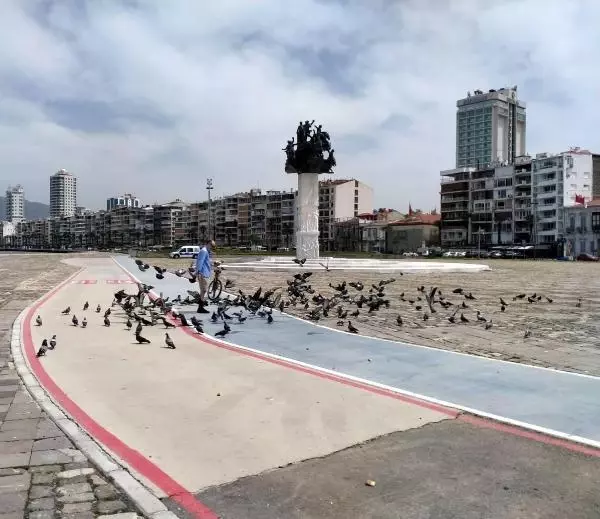 Son dakika haberleri... İzmir'de izinsiz 1 Mayıs gösterilerine 10 gözaltı (2)