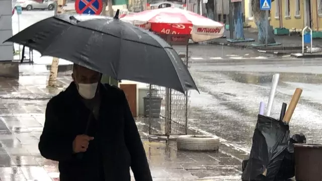 Kars'ta sağanak yağmur etkili oluyor Kars'ta sağanak yağmur etkili oluyor