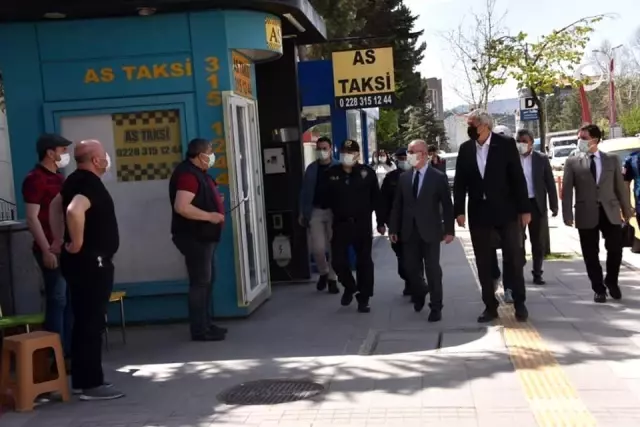 Kaymakam Yaman'dan denetim ekipleri ve kapanmadan muaf olan esnafa ziyaret