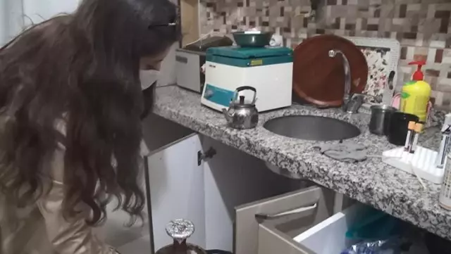 Kürtaj ve hacamat yapılan kaçak iş yerine baskın! Mutfaktan çıkan nargile pes dedirtti Kürtaj ve hacamat yapılan kaçak iş yerine baskın! Mutfaktan çıkan nargile pes dedirtti