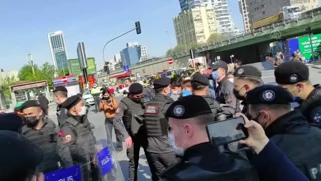 Taksim Meydanı'na izinsiz yürümek isteyen gruplara müdahale edildi