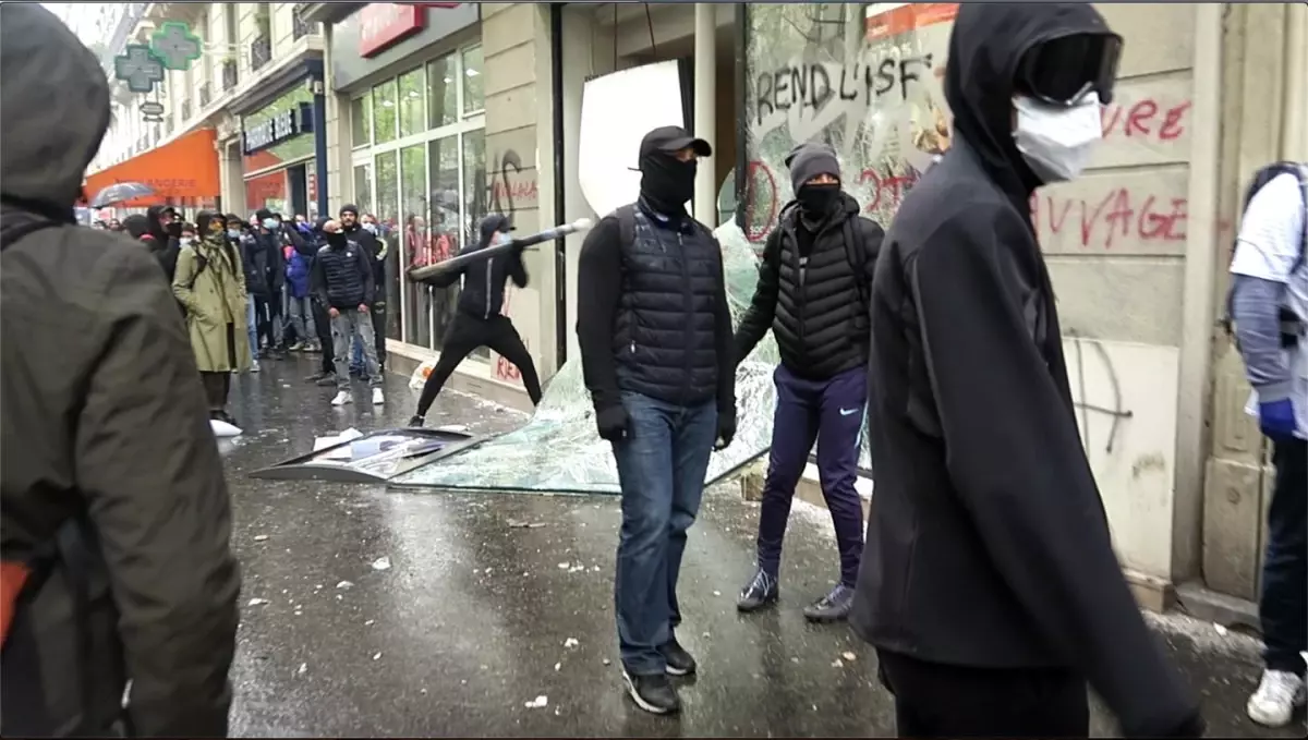 Son dakika haberi: - Paris'te olaylı 1 Mayıs gösterilerinde gözaltı sayısı 34'e yükseldi