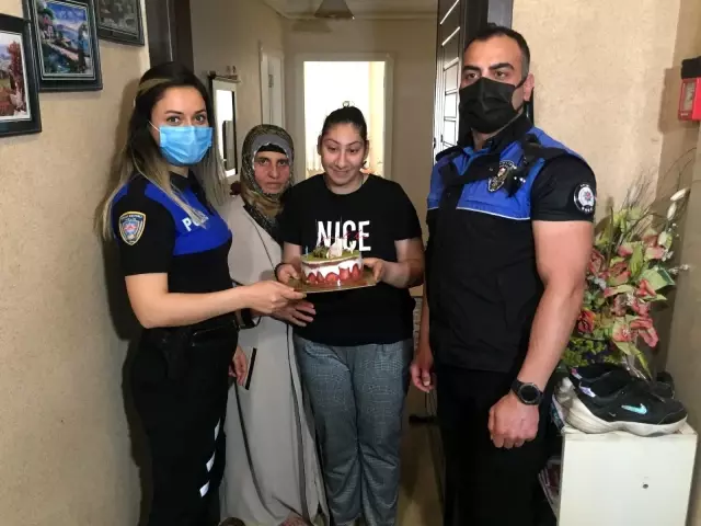 Polis Senanur'un hem annesi hem babası olup doğum gününü kutladı