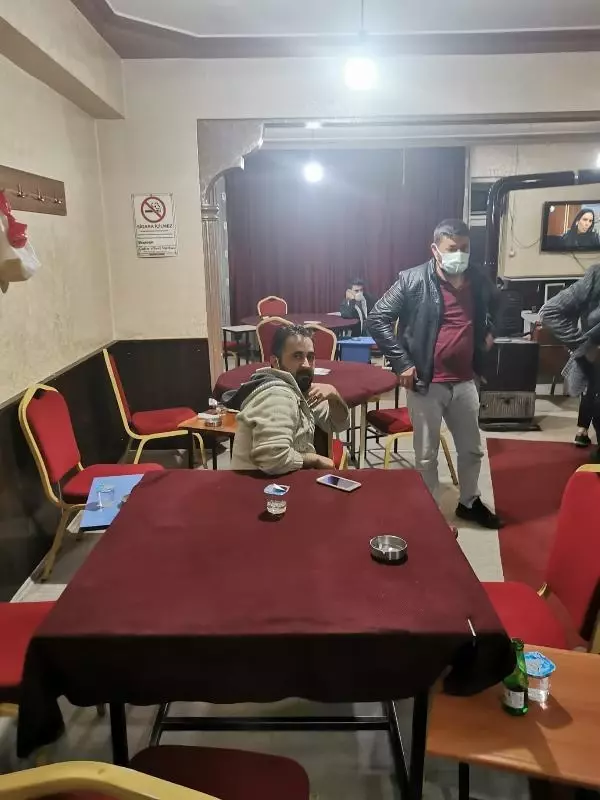 POLİSİ GÖRÜNCE BALKONDAN KAÇMAYA ÇALIŞTI POLİSİ GÖRÜNCE BALKONDAN KAÇMAYA ÇALIŞTI
