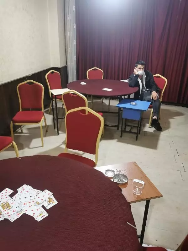 POLİSİ GÖRÜNCE BALKONDAN KAÇMAYA ÇALIŞTI POLİSİ GÖRÜNCE BALKONDAN KAÇMAYA ÇALIŞTI