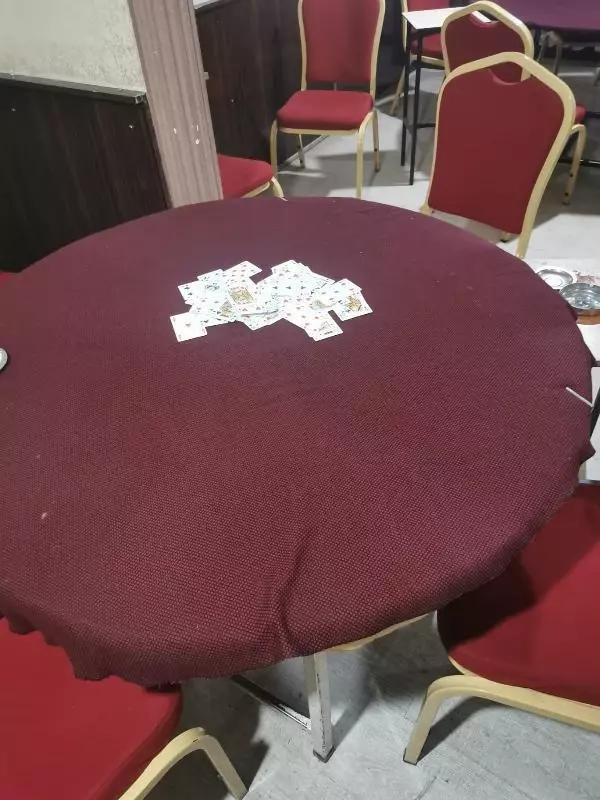 POLİSİ GÖRÜNCE BALKONDAN KAÇMAYA ÇALIŞTI POLİSİ GÖRÜNCE BALKONDAN KAÇMAYA ÇALIŞTI