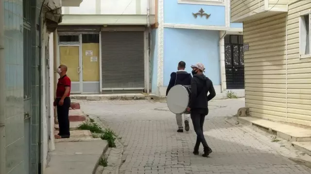Ramazan davulcuları bahşişlerini toplamaya başladı Ramazan davulcuları bahşişlerini toplamaya başladı