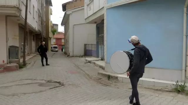 Ramazan davulcuları bahşişlerini toplamaya başladı Ramazan davulcuları bahşişlerini toplamaya başladı