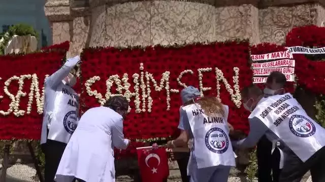 Sağlık Hizmetleri Sendikası temsilcileri Taksim'e çelenk bıraktı
