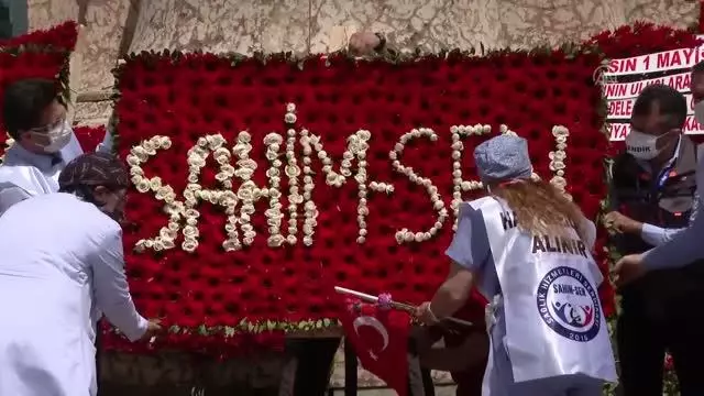 Sağlık Hizmetleri Sendikası temsilcileri Taksim'e çelenk bıraktı