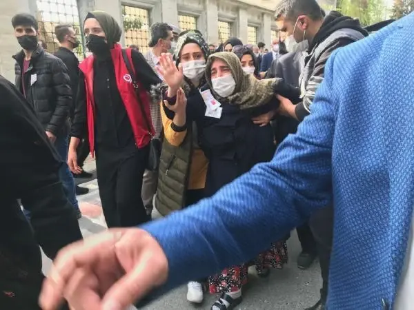 Pençe-Yıldırım Operasyonu'nda şehit düşen Müslüm Toprak, son yolculuğuna uğurlandı Pençe-Yıldırım Operasyonu'nda şehit düşen Müslüm Toprak, son yolculuğuna uğurlandı