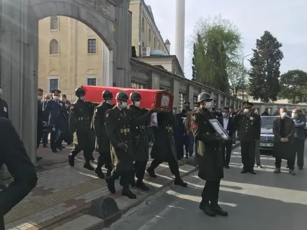 Pençe-Yıldırım Operasyonu'nda şehit düşen Müslüm Toprak, son yolculuğuna uğurlandı Pençe-Yıldırım Operasyonu'nda şehit düşen Müslüm Toprak, son yolculuğuna uğurlandı