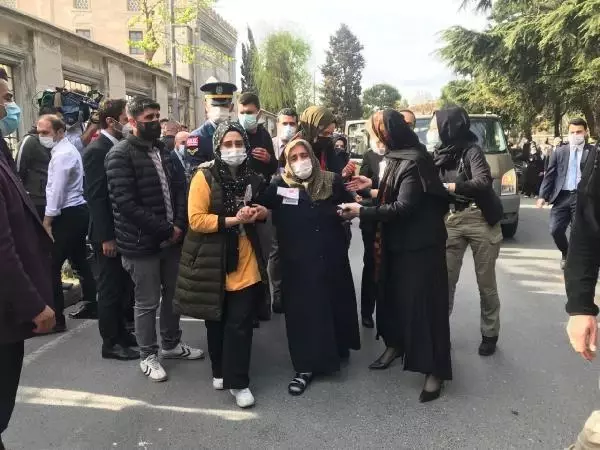 Pençe-Yıldırım Operasyonu'nda şehit düşen Müslüm Toprak, son yolculuğuna uğurlandı Pençe-Yıldırım Operasyonu'nda şehit düşen Müslüm Toprak, son yolculuğuna uğurlandı