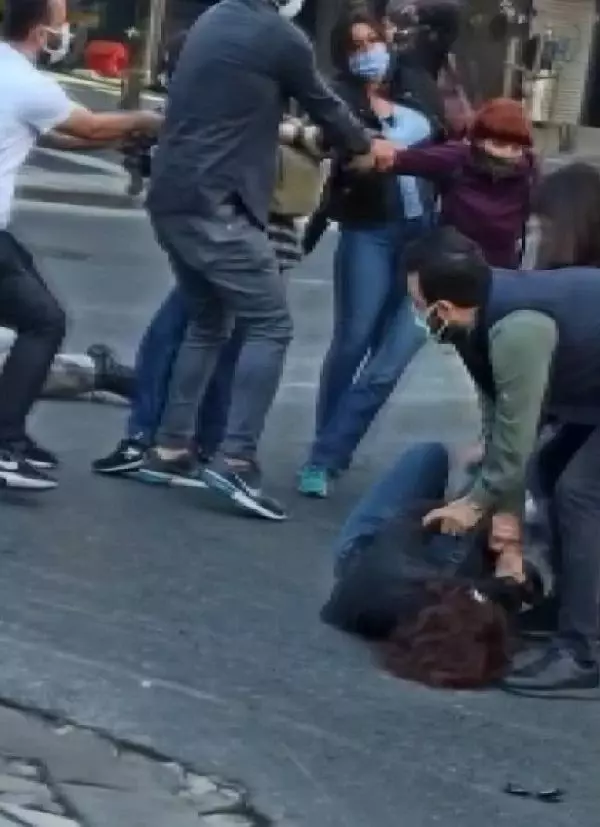 Taksim Meydanı'na izinsiz yürümek isteyen gruplara müdahale edildi