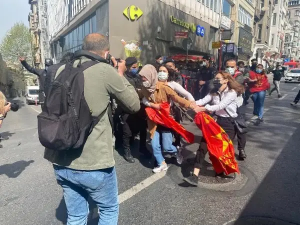 Son dakika haber: TAKSİM'E YÜRÜMEK İSTEYEN GRUBA HARBİYE'DE GÖZALTI