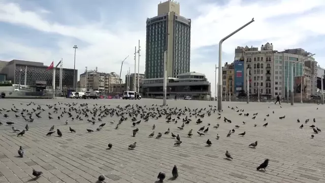 Taksim meydanı 1 Mayısta kuşlara kaldı