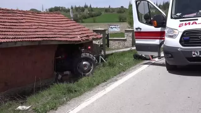 Traktörün ahır duvarına çarpması sonucu 2 kişi yaralandı Traktörün ahır duvarına çarpması sonucu 2 kişi yaralandı