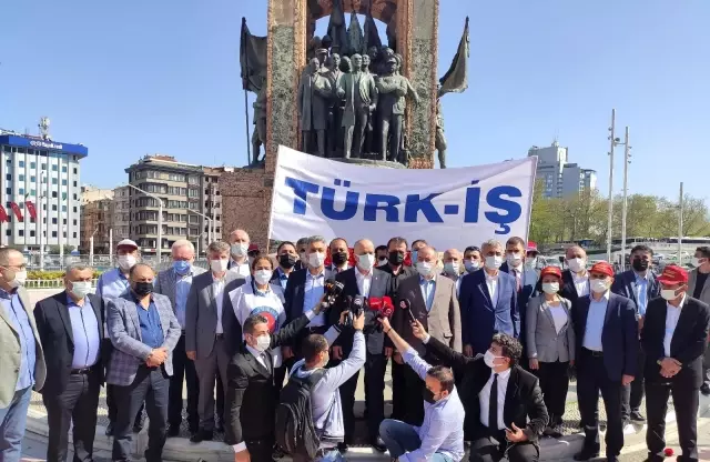 TÜRK-İŞ Cumhuriyet Anıtı'na çelenk bıraktı TÜRK-İŞ Cumhuriyet Anıtı'na çelenk bıraktı