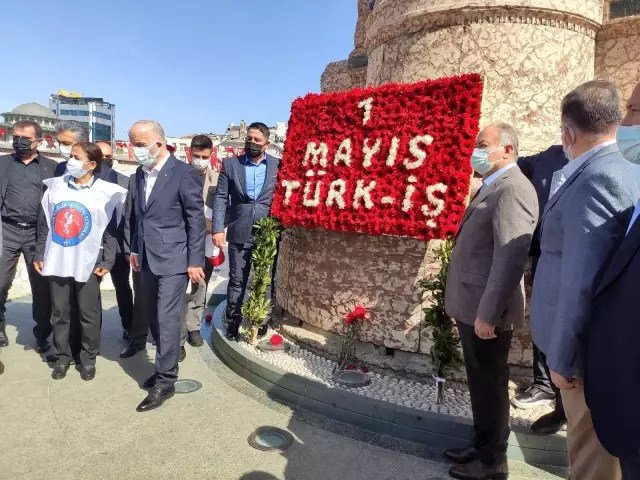 TÜRK-İŞ Cumhuriyet Anıtı'na çelenk bıraktı
