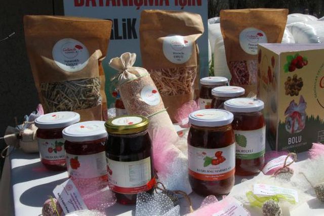 Son dakika haberleri... YÖRESEL ÜRÜN SATAN KADINLARIN 'LAVANTA' HEDEFİ