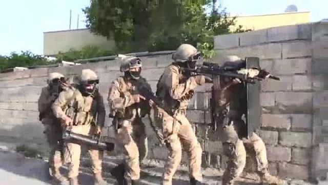 ŞANLIURFA - Şanlıurfa merkezli uyuşturucu operasyonunda 13 şüpheli yakalandı ŞANLIURFA - Şanlıurfa merkezli uyuşturucu operasyonunda 13 şüpheli yakalandı