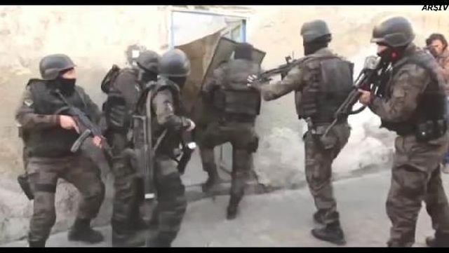ŞANLIURFA - Şanlıurfa merkezli uyuşturucu operasyonunda 13 şüpheli yakalandı ŞANLIURFA - Şanlıurfa merkezli uyuşturucu operasyonunda 13 şüpheli yakalandı