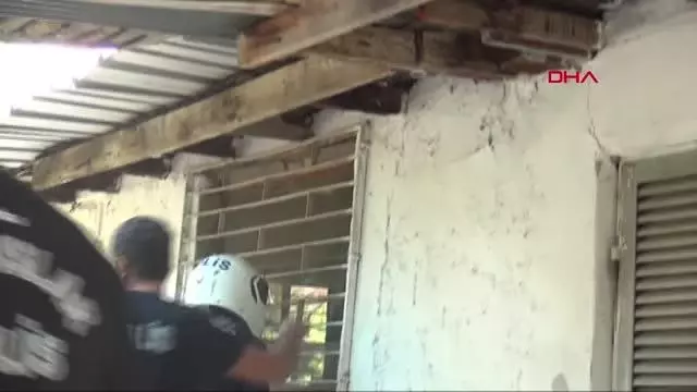 Son dakika haber! ADANA BABASI VE AĞABEYİNİ ÖLDÜREN ZANLI, DAHA ÖNCE DE POLİSE SALDIRMIŞ Son dakika haber! ADANA BABASI VE AĞABEYİNİ ÖLDÜREN ZANLI, DAHA ÖNCE DE POLİSE SALDIRMIŞ