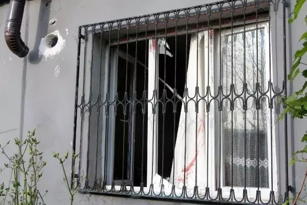 ADANA'DA BİR EVDE PATLAMA; 3 YARALI ADANA'DA BİR EVDE PATLAMA; 3 YARALI