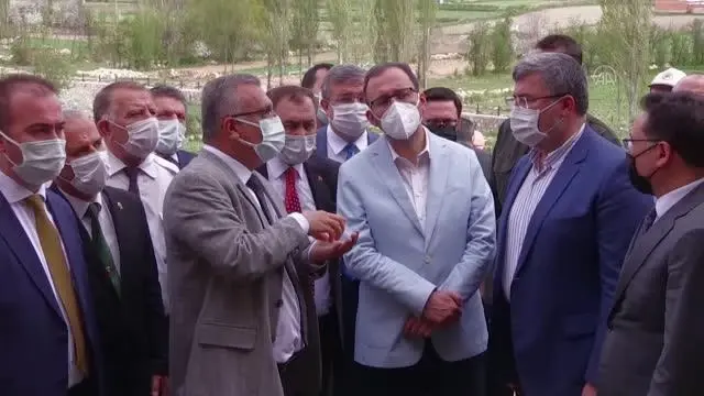 Son dakika gündem: AFYONKARAHİSAR - Bakan Kasapoğlu, Ayazini köyünde incelemelerde bulundu Son dakika gündem: AFYONKARAHİSAR - Bakan Kasapoğlu, Ayazini köyünde incelemelerde bulundu
