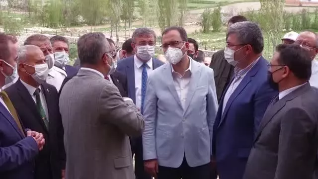 Son dakika gündem: AFYONKARAHİSAR - Bakan Kasapoğlu, Ayazini köyünde incelemelerde bulundu Son dakika gündem: AFYONKARAHİSAR - Bakan Kasapoğlu, Ayazini köyünde incelemelerde bulundu