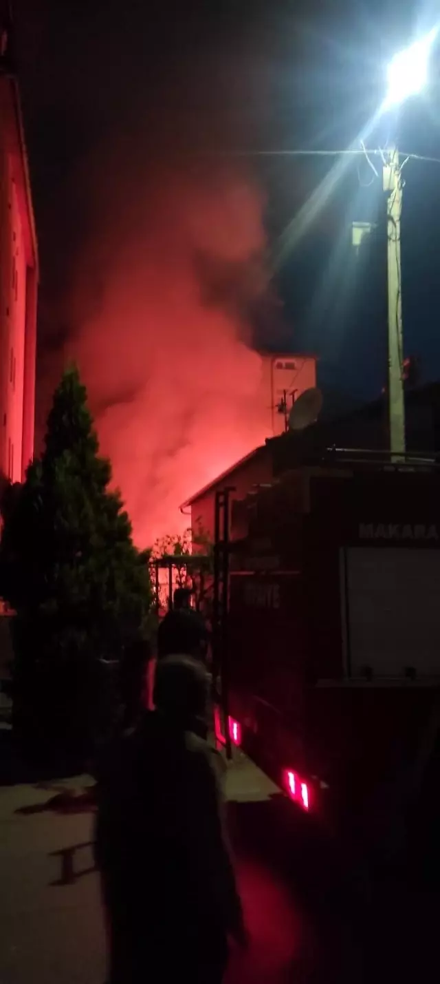 Alev alev yanan tandırlık korkuttu Alev alev yanan tandırlık korkuttu