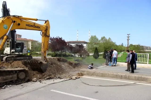 Ali Fuat Başgil Köprüsü trafiğe kapatıldı Ali Fuat Başgil Köprüsü trafiğe kapatıldı