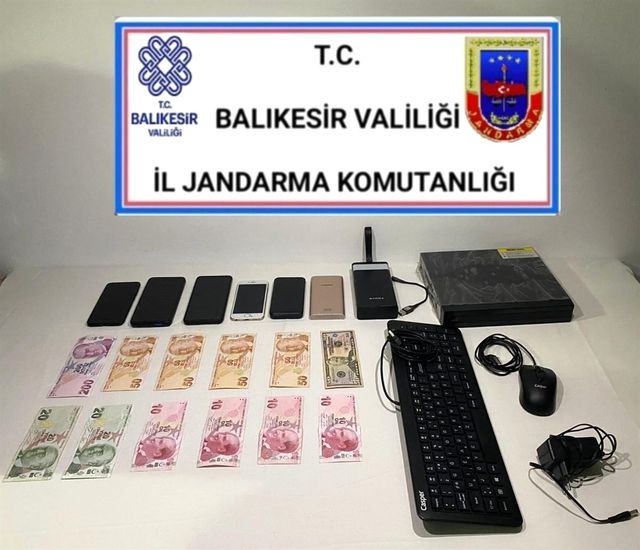 Ayvalık'ta zorla fuhuş yaptırılan iki kadın kurtarıldı Ayvalık'ta zorla fuhuş yaptırılan iki kadın kurtarıldı