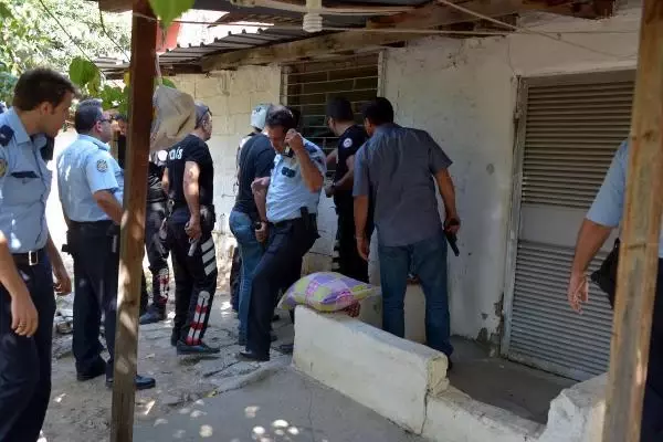 Son dakika haber! ADANA BABASI VE AĞABEYİNİ ÖLDÜREN ZANLI, DAHA ÖNCE DE POLİSE SALDIRMIŞ Son dakika haber! ADANA BABASI VE AĞABEYİNİ ÖLDÜREN ZANLI, DAHA ÖNCE DE POLİSE SALDIRMIŞ