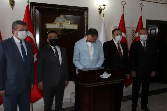 AFYONKARAHİSAR - Gençlik ve Spor Bakanı Kasapoğlu, Afyonkarahisar Valiliğini ziyaret etti AFYONKARAHİSAR - Gençlik ve Spor Bakanı Kasapoğlu, Afyonkarahisar Valiliğini ziyaret etti