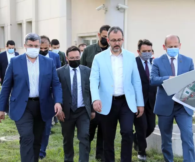 Bakan Kasapoğlu: 'Türkiye'nin en donanımlı spor lisesini Afyonkarahisar'a yapacağız' Bakan Kasapoğlu: 'Türkiye'nin en donanımlı spor lisesini Afyonkarahisar'a yapacağız'