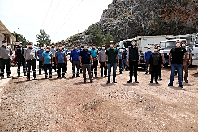 Başkan Oktay'dan işçilere teşekkür Başkan Oktay'dan işçilere teşekkür