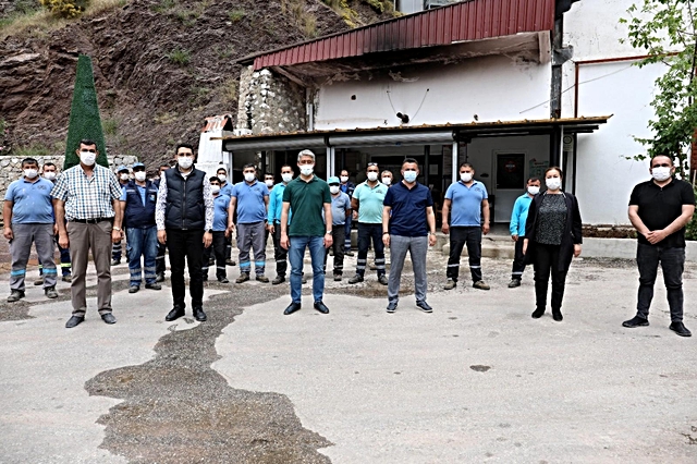 Başkan Oktay'dan işçilere teşekkür Başkan Oktay'dan işçilere teşekkür