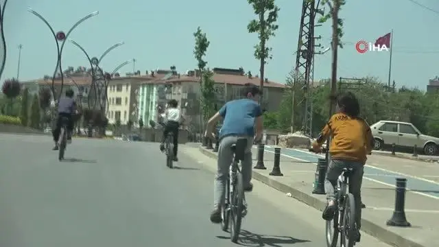 Son dakika haberleri | Boş caddeler bisikletli çocuklara kaldı