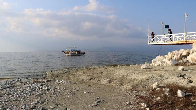 Son dakika haberi: BURDUR GÖLÜ'NÜN KURUYAN ALANLARINDAN, YILDA 2 BİN TON ZARARLI TOZ ETRAFA SAÇILIYOR