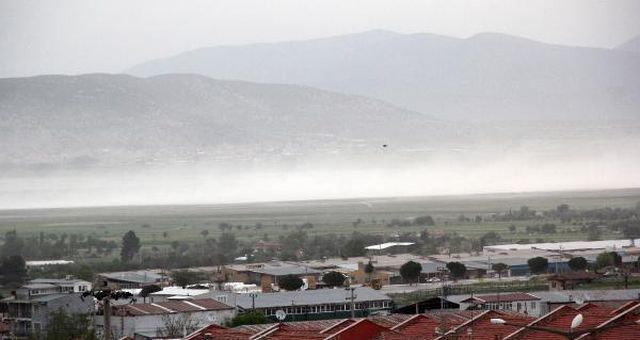 Son dakika haberi: BURDUR GÖLÜ'NÜN KURUYAN ALANLARINDAN, YILDA 2 BİN TON ZARARLI TOZ ETRAFA SAÇILIYOR