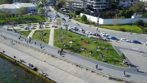 CADDEBOSTAN VE FENERBAHÇE SAHİLLERİNİ DENİZ SALYALARI SARDI 1