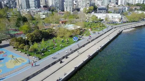 CADDEBOSTAN VE FENERBAHÇE SAHİLLERİNİ DENİZ SALYALARI SARDI 1